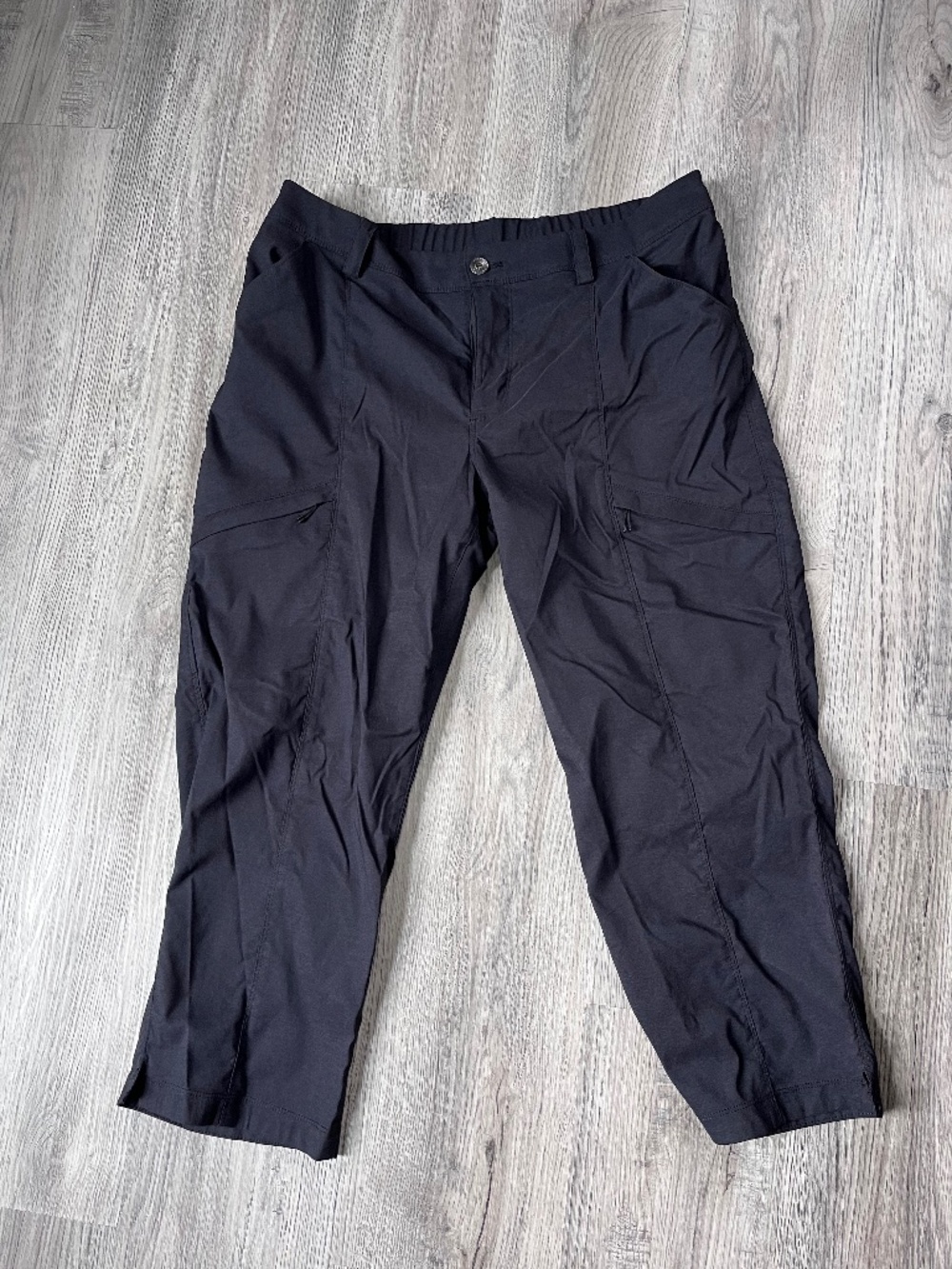 Duluth Trading Dry On the Fly Capri Pants Women’s Size 12 black Pockets